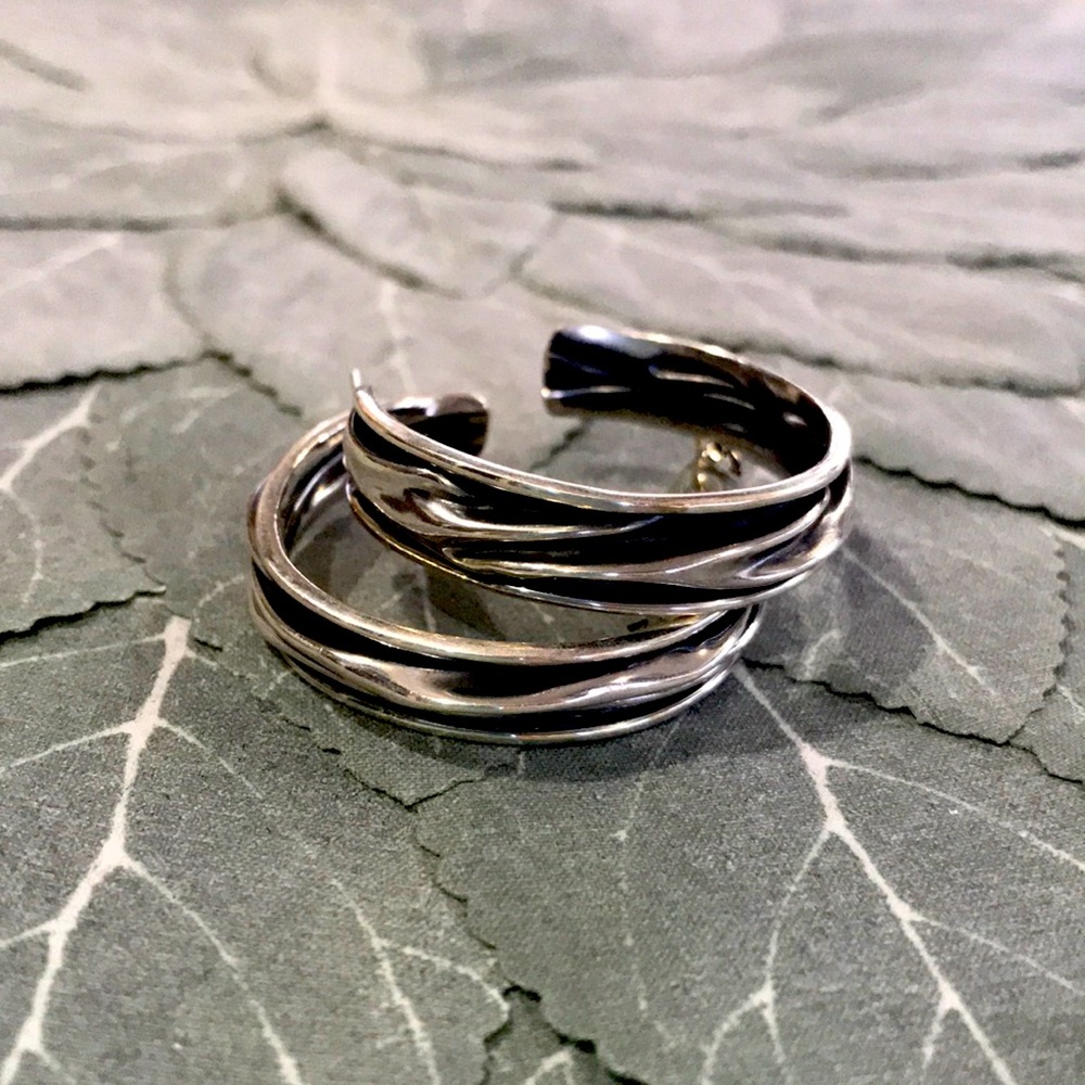 Super cute sterling silver hoops